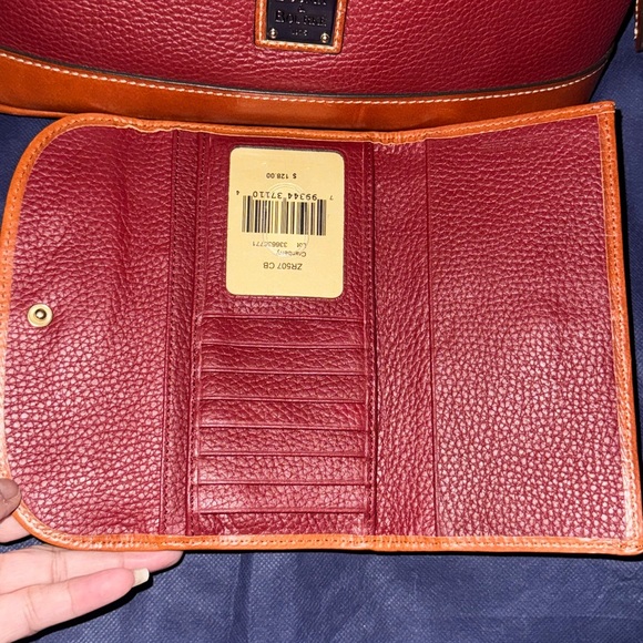 DOONEY AND BURKE WALLET. - Picture 3 of 4